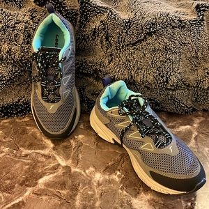 SALE! DEAL!! NWOT Goodyear All-Terrain Sole “Zara” Sneakers